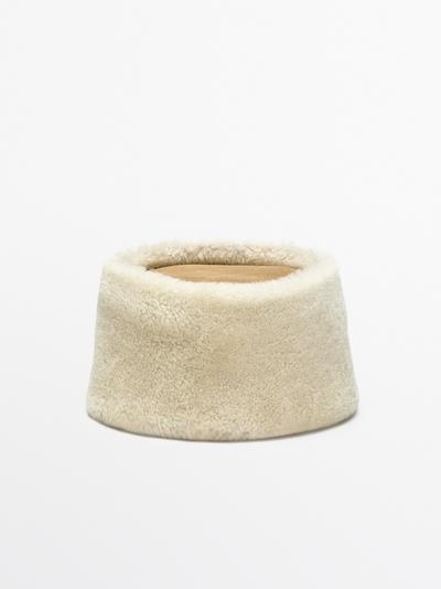 Massimo Dutti Кожаная шапка с двухсторонней отделкой купить с доставкой.
