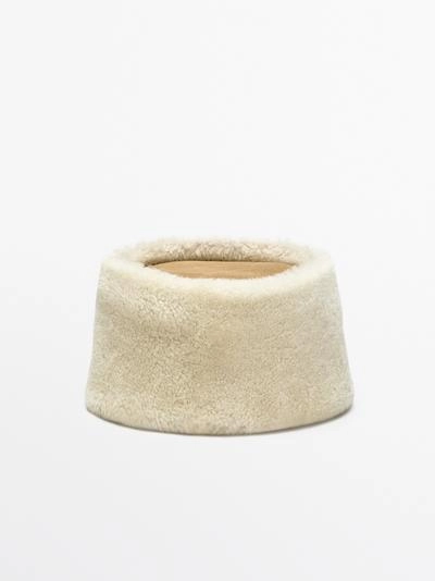 Кожаная шапка с двухсторонней отделкой