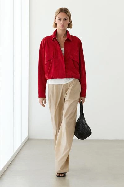 Замшевая кожаная куртка-бомбер с деталями кармана- Заказать в России