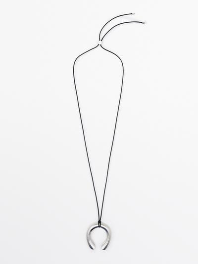 Massimo Dutti Колье из кожаного шнура с металлическим подковообразным элементом
