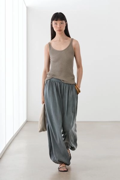 Massimo Dutti Брюки с мягкими складками и объемом воздушного шара из смесового льна