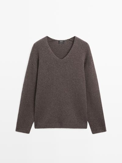Massimo Dutti Свитер с V-образным вырезом из 100% кашемира купить с доставкой.