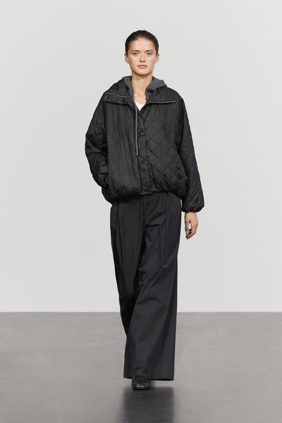 Massimo Dutti Стеганая бомбер-куртка с высоким воротником купить с доставкой.