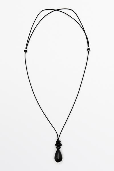 Massimo Dutti Длинное ожерелье на кожаном шнуре с камнем купить с доставкой.