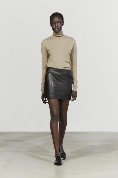 Massimo Dutti Мини-юбка из овчины с отделкой наппа купить с доставкой.