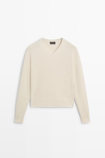Massimo Dutti Вязаный свитер с V-образным вырезом из 100% шерсти купить с доставкой.