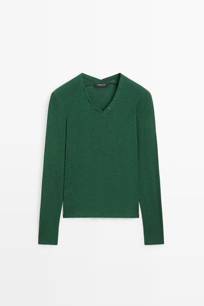 Massimo Dutti Футболка с V-образным вырезом и деталями на пуговицах купить с доставкой.