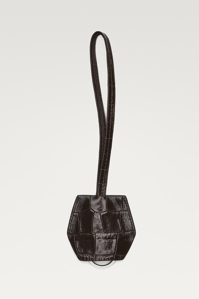 Massimo Dutti Брелок из кожи наппа с эффектом крокодила купить с доставкой.