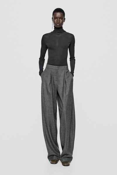 Брюки с зауженным к низу кроем – лимитированная серия
