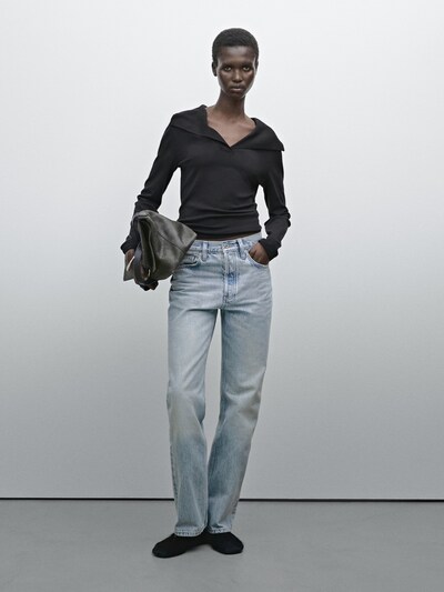 Massimo Dutti Воротник джемпера выполнен из смеси шерсти