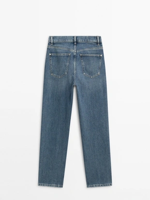 Джинсы комфортного прямого кроя со средней посадкой- Заказать в России