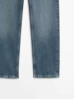 Джинсы комфортного прямого кроя со средней посадкой- Заказать в России