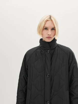 Стеганое пальто с ромбовидной подкладкой- Заказать в России