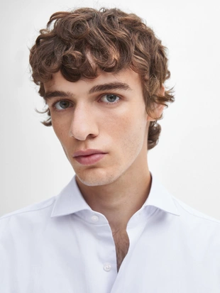 Приталенная рубашка из хлопчатобумажной саржи- Заказать в России