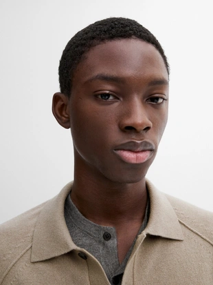 Шерстяной вязаный свитер с воротником поло- Заказать в России