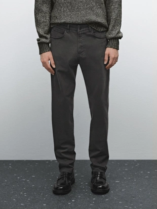 Джинсы приталенного кроя из сатиновой хлопчатобумажной смеси- Заказать в России