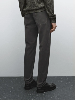 Джинсы приталенного кроя из сатиновой хлопчатобумажной смеси- Заказать в России