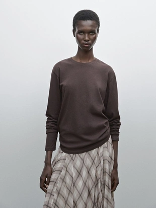 Облегающая хлопчатобумажная футболка с длинными рукавами- Заказать в России