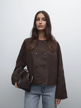 Короткий двубортный льняной пиджак- Заказать в России