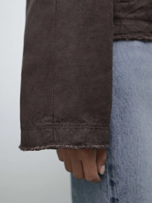 Короткий двубортный льняной пиджак- Заказать в России