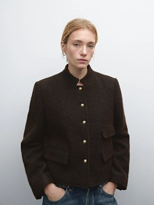 Короткий жакет со стразовыми пуговицами- Заказать в России