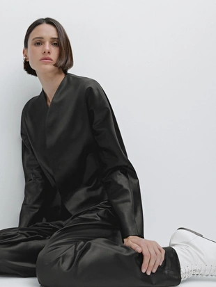 Короткий атласный блейзер - студия- Заказать в России