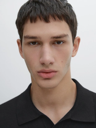 Рубашка поло с коротким рукавом и V-образным вырезом- Заказать в России