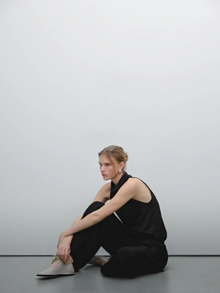 Топ с воротником-ставкой и драпировкой- Заказать в России