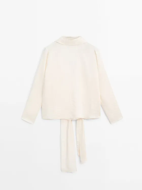 Струящаяся рубашка с вырезом сзади - Студия