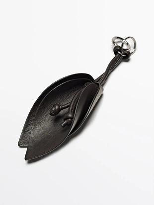 Брелок для ключей в виде цветка из кожи наппа- Заказать в России