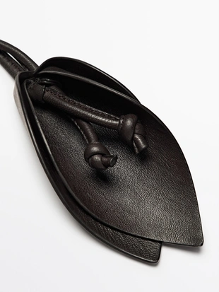 Брелок для ключей в виде цветка из кожи наппа- Заказать в России