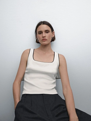 Контрастная хлопковая футболка в рубчик- Заказать в России