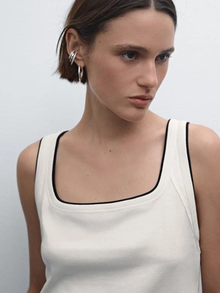 Контрастная хлопковая футболка в рубчик- Заказать в России