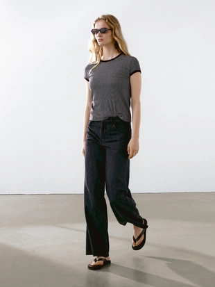 Хлопчатобумажная футболка в контрастную полоску в рубчик- Заказать в России