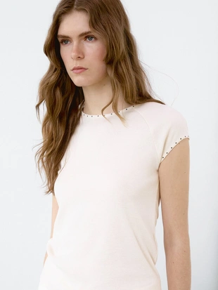 Футболка с коротким рукавом и заклепками- Заказать в России