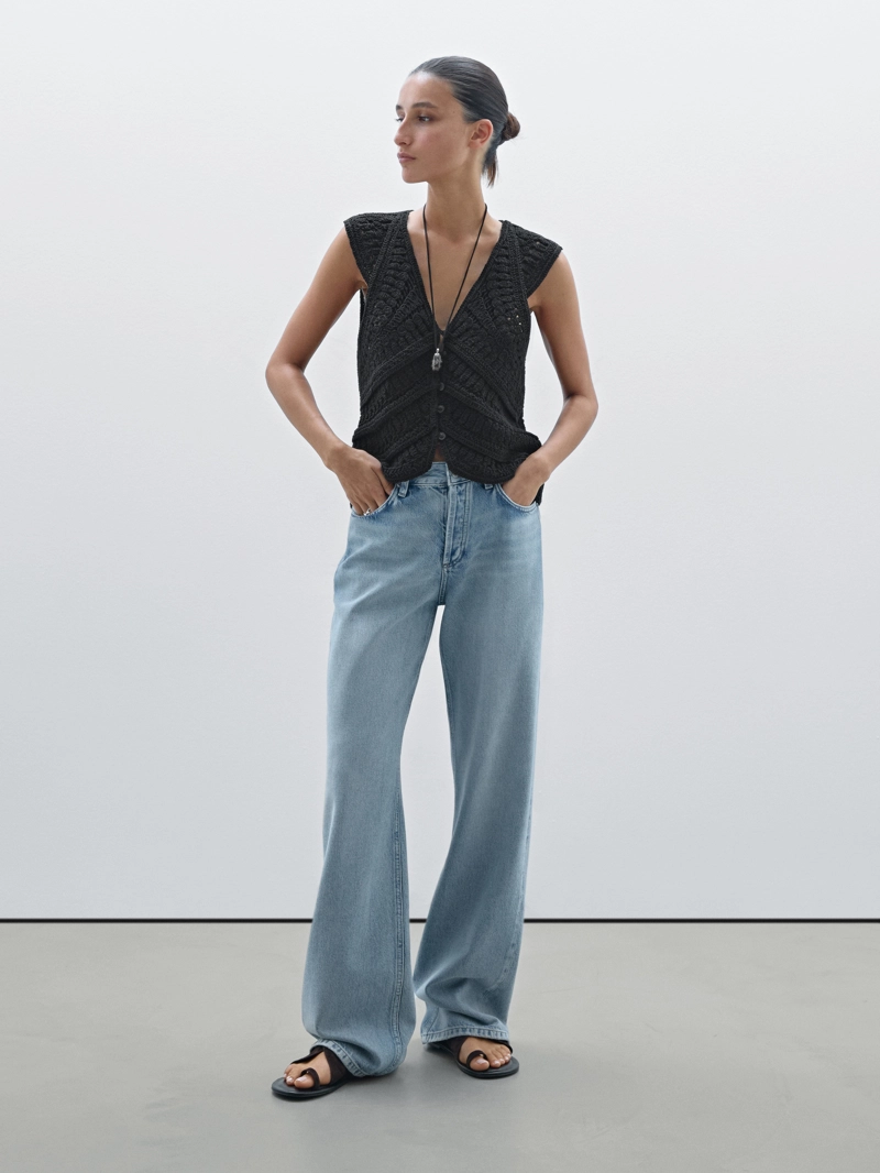 Фантазийный вязаный жилет крючком