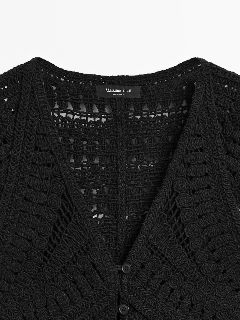 Фантазийный вязаный жилет крючком