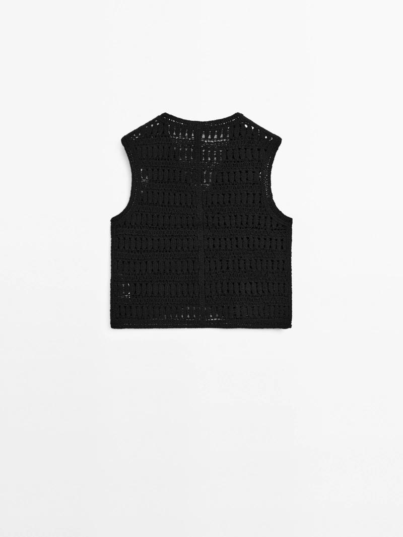 Фантазийный вязаный жилет крючком