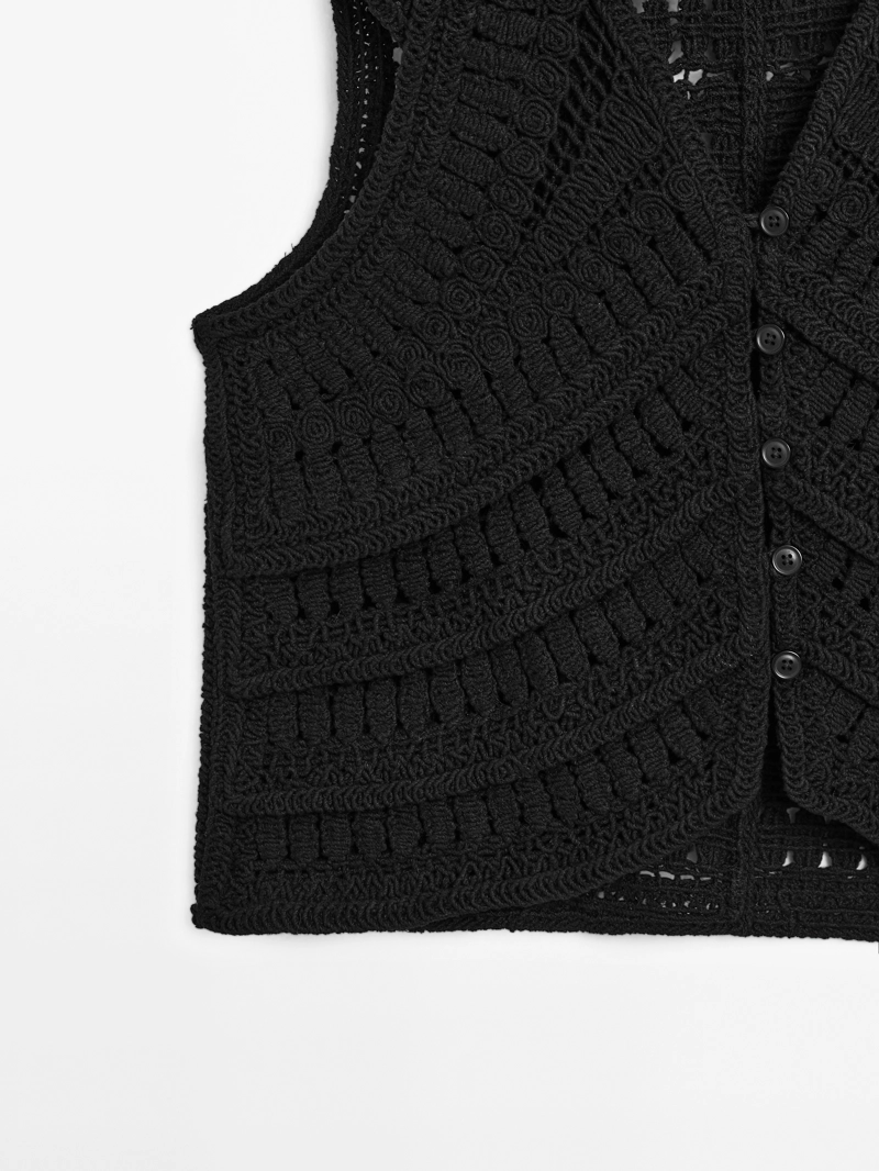 Фантазийный вязаный жилет крючком