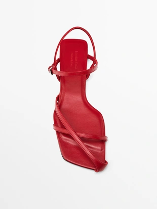 Босоножки на плоской подошве с ремешками - лимитированная серия- Заказать в России