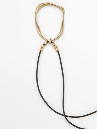 Ожерелье из кожаного шнура с асимметричной вставкой- Заказать в России