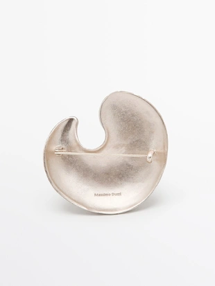 Значок в форме ракушки- Заказать в России