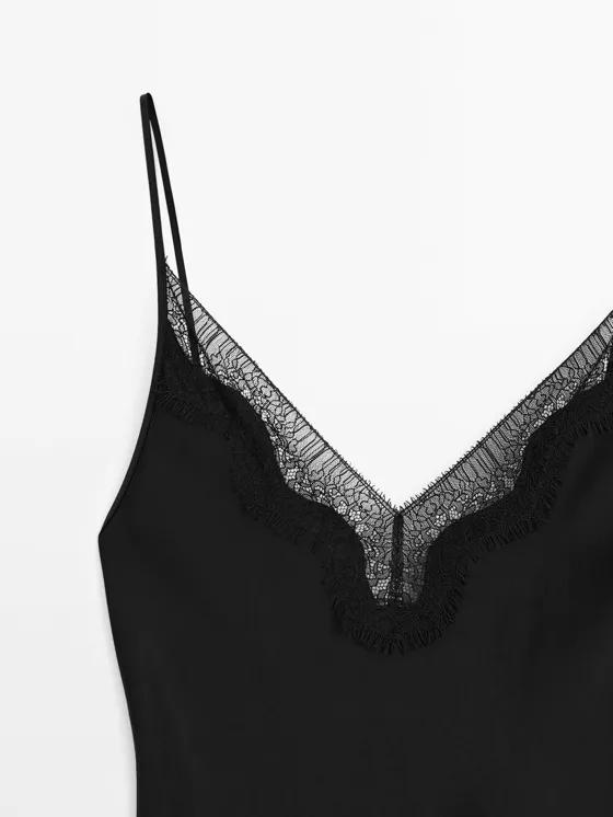 Длинное атласное платье-халат