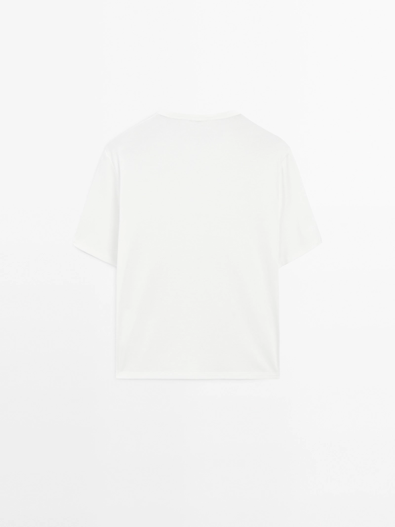 Футболка oversize с деталями люверсов