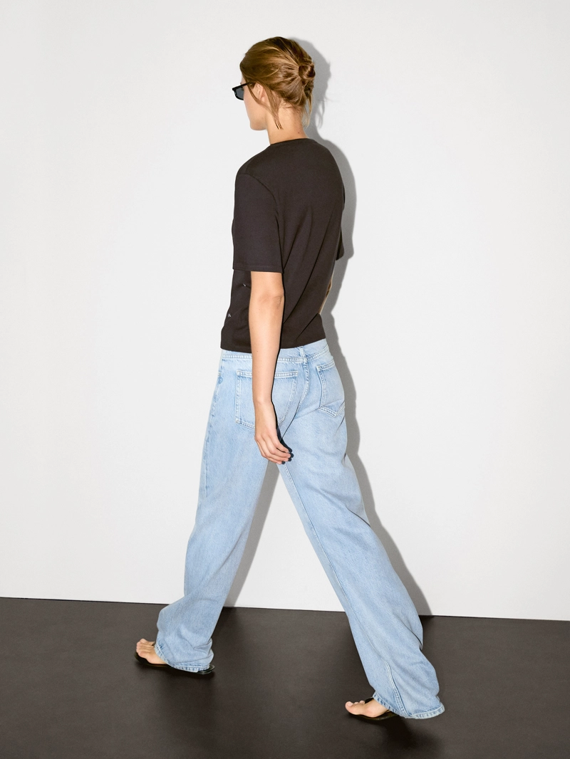 Футболка oversize с деталями люверсов