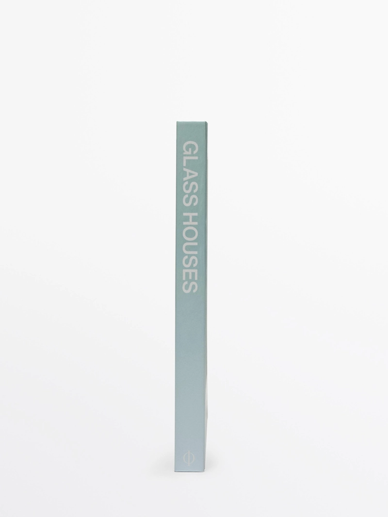 Книга glass houses