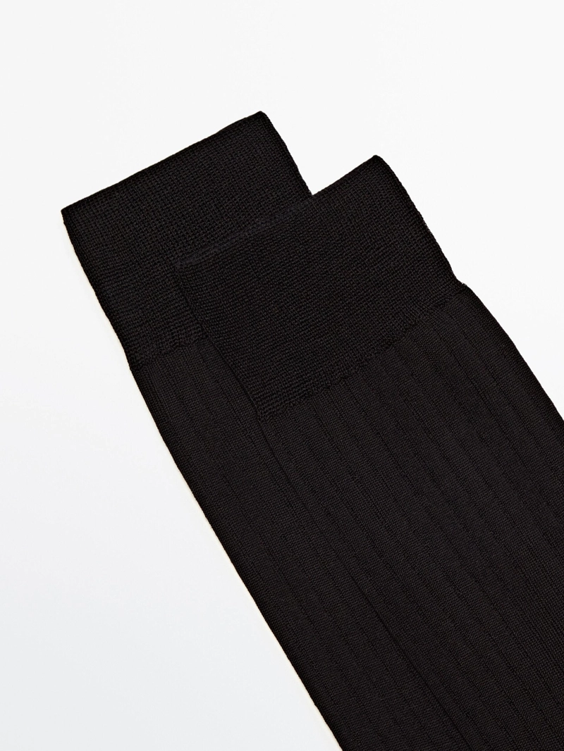 Женские носки с ребристым узором