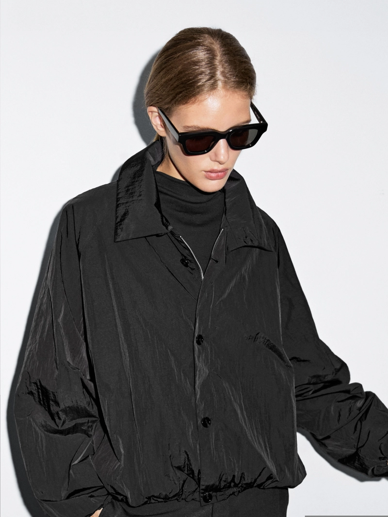 Бомбер с изделиями, с объемным воротником