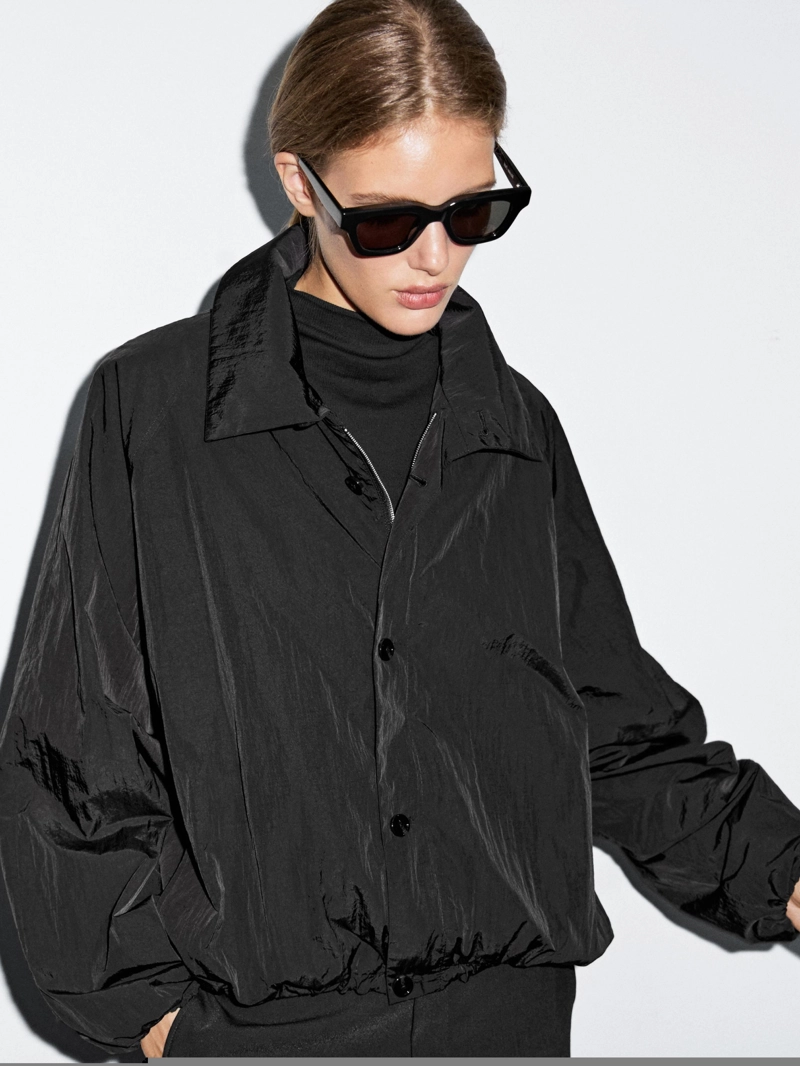 Бомбер с изделиями, с объемным воротником