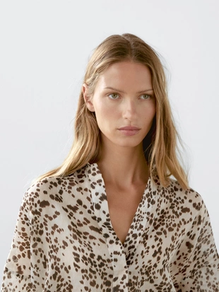 Блуза с животным принтом в оверсайзе- Заказать в России